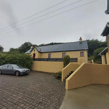 Mary Deeneys Self Catering Cottages, Ture, Muff By Wild Atlantic Wanderer Casa de Férias *