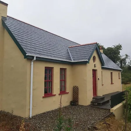 Mary Deeneys Self Catering Cottages, Ture, Muff By Wild Atlantic Wanderer Casa de Férias